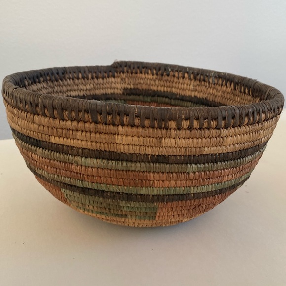 Vintage African Tribal Woven Coil Traditional Basket Multicolor Hand crafted - Picture 1 of 10